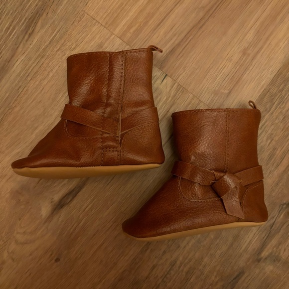 Old Navy Faux Leather Boots Brown Baby Girls Size 6-12m NWOT - Picture 6 of 8